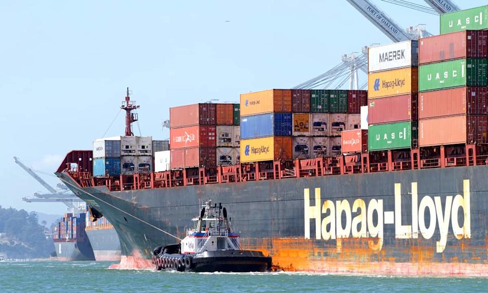 Hapag-Lloyd Catat Pertumbuhan Volume dan Tantangan Keuangan di 2024