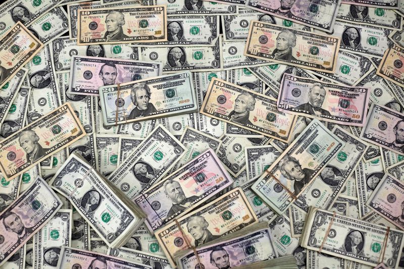 Dolar Menguat Jelang Tenggat Tarif AS, Investor Mulai Ambil Untung dari Euro