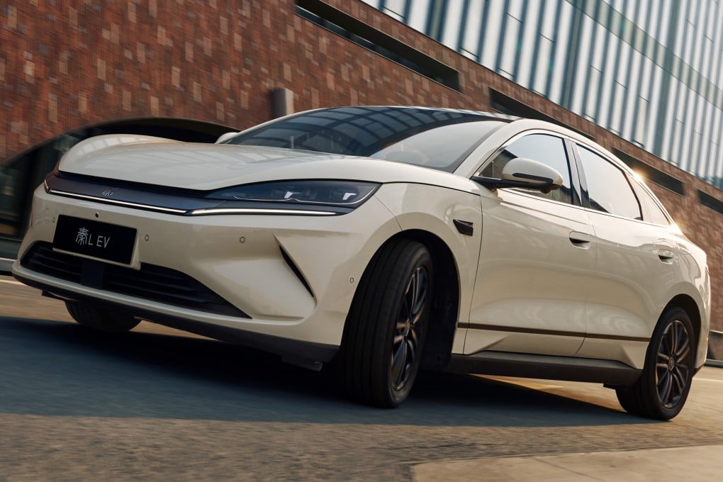 BYD dan Xpeng Luncurkan Sedan Murah Tantang Tesla di Cina