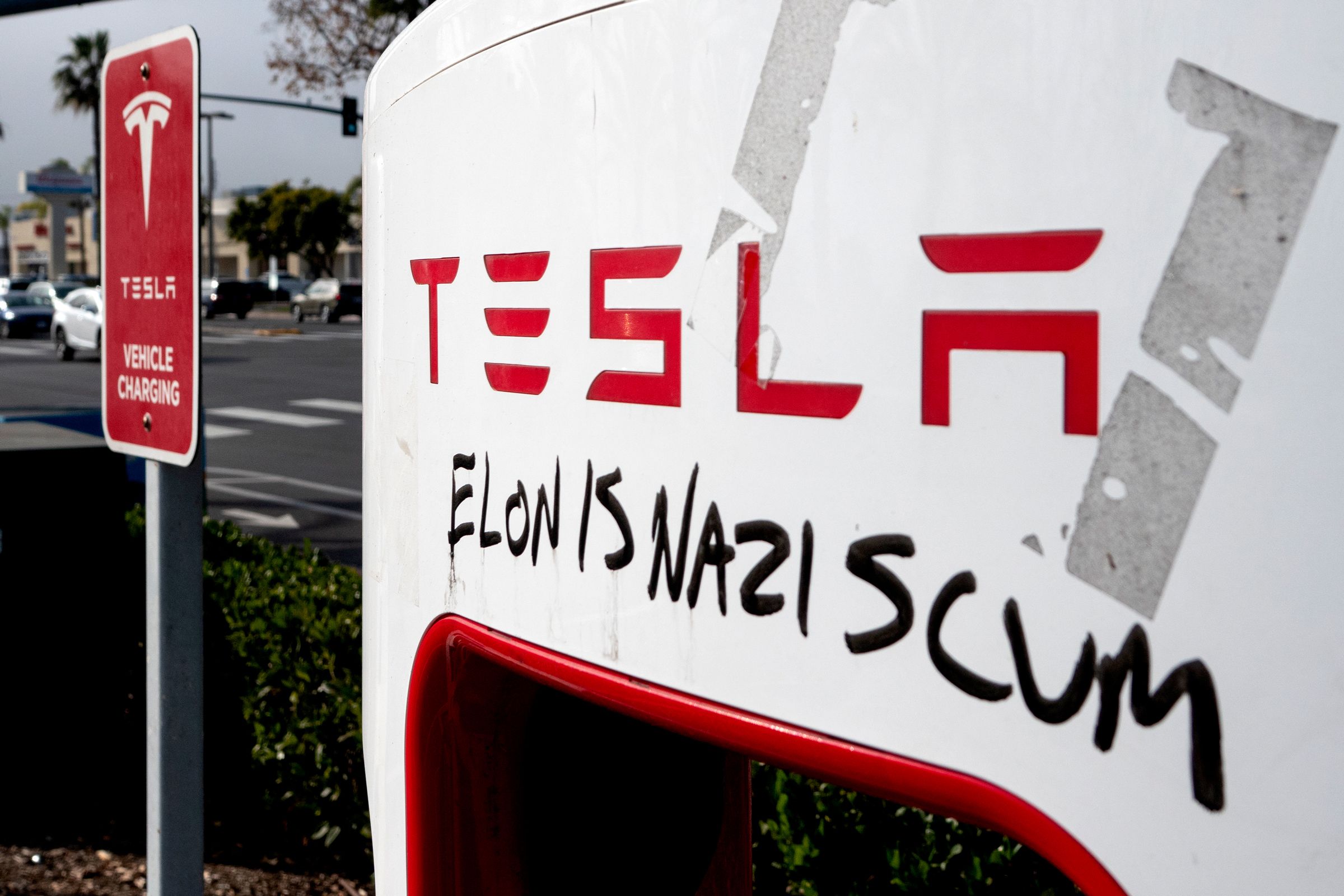 Penyelidikan Terorisme terhadap Vandalisme Tesla: Ancaman bagi Kebebasan Protes