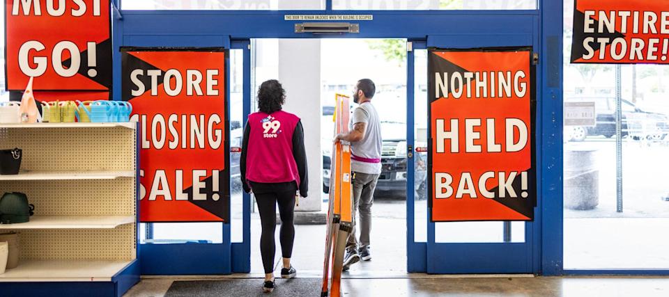 Persiapkan Keuangan dan Stok Barang Penting Sebelum Resesi Melanda
