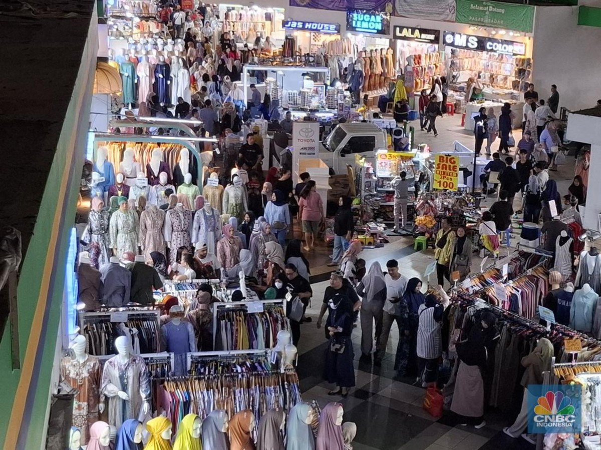 Sepinya Belanja Menjelang Lebaran 2025: Daya Beli Masyarakat Menurun