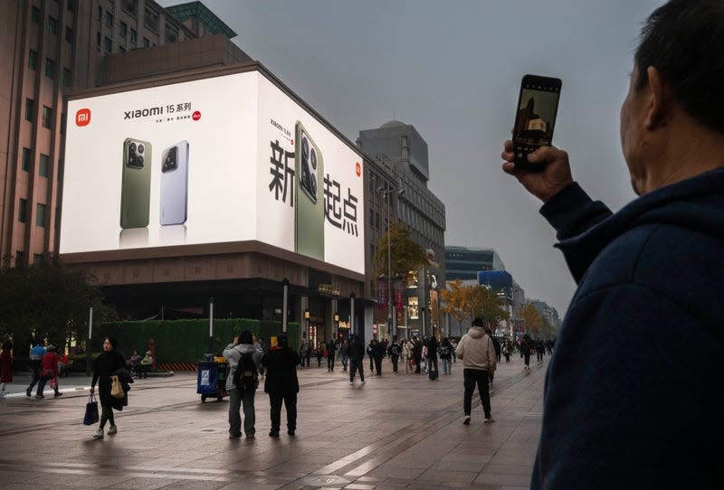 Pasar Saham Stabil dengan Fokus pada Tarif dan Data Ekonomi Penting