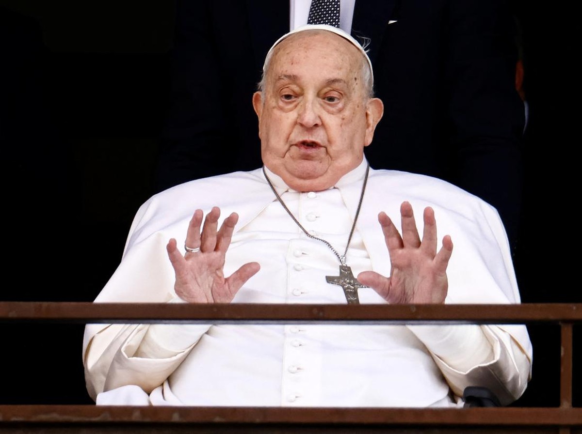 Paus Fransiskus Selamat dari Pneumonia Berat Setelah Perawatan Kritis di Roma