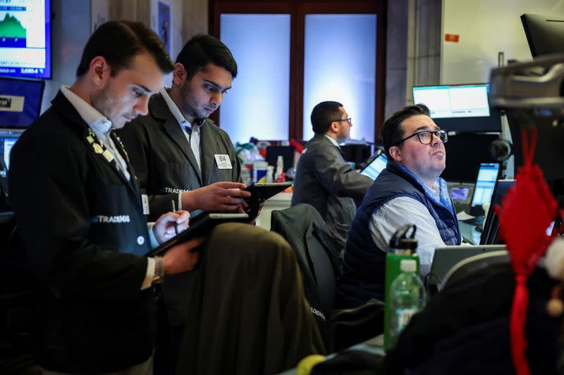 Pasar Saham AS Bergerak Naik di Tengah Ketidakpastian Tarif dan Sentimen Konsumen