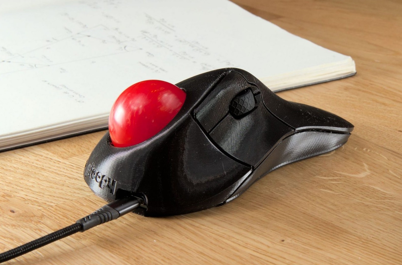 Ploopy Classic 2: Trackball Open-Source dengan USB-C dan Roda Gulir Lebih Baik