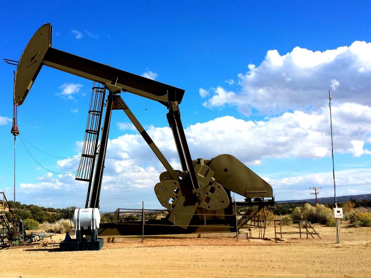 Harga Minyak Dunia Naik Akibat Tarif AS dan Ketatnya Pasokan Global