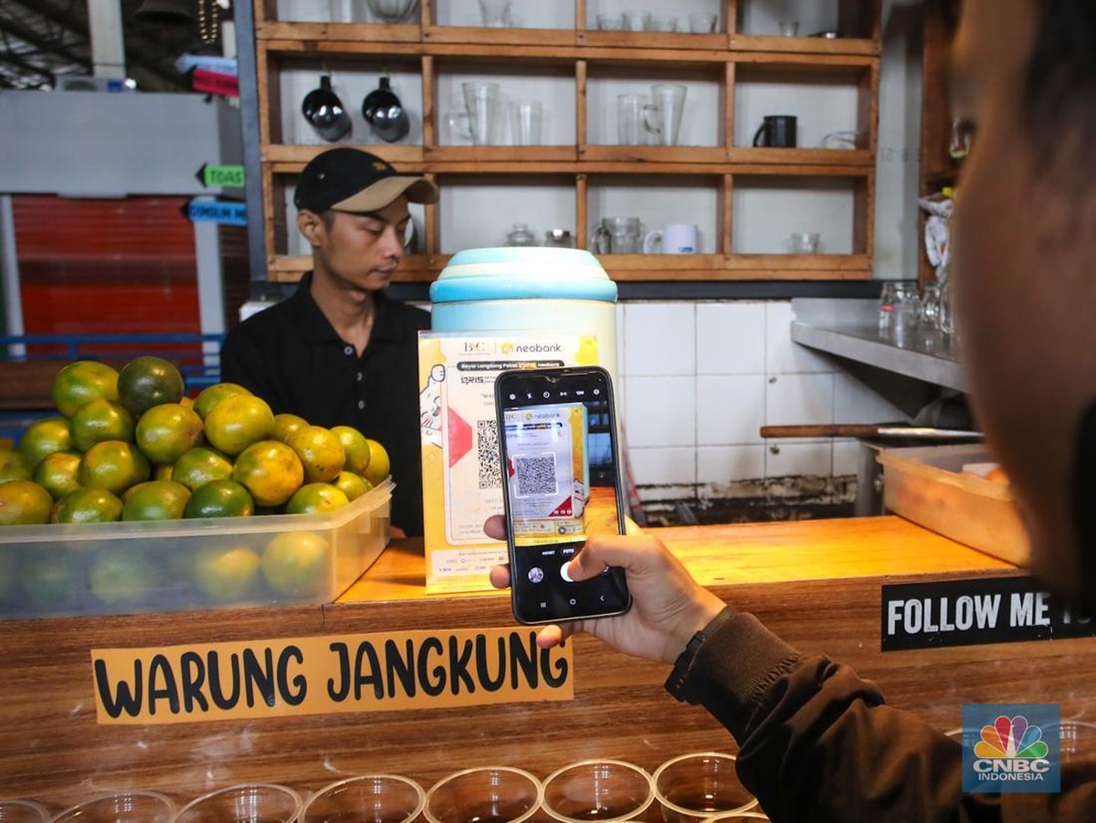 Kelas Menengah Indonesia Menyusut, Transaksi Digital di Bank- Bank Turun Tajam