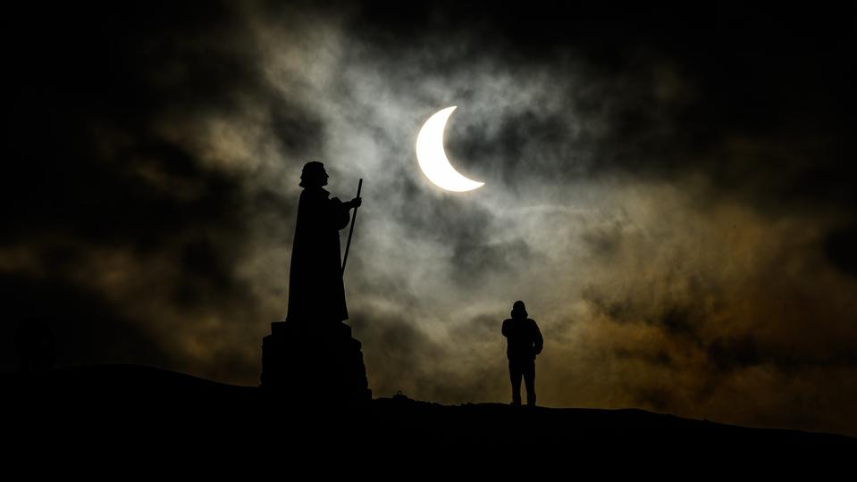 Gerhana Matahari Parsial Maret 2025: Fenomena Langka dan Penentu Awal Idul Fitri