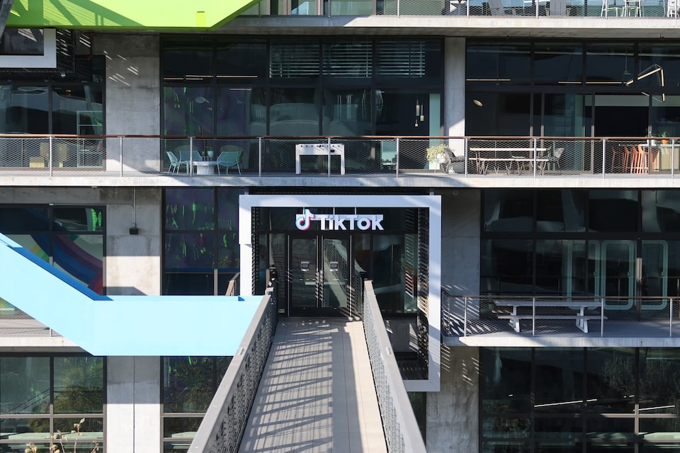 Blackstone dan Investor AS Bersaing Ambil Alih TikTok Untuk Hindari Larangan