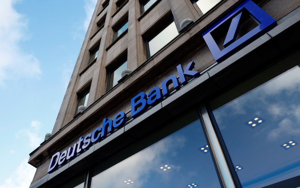 Perpanjangan Masa Jabatan CEO Deutsche Bank dan Perombakan Manajemen Penting