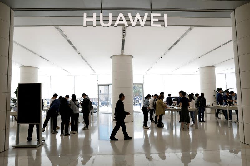 Huawei Alami Penurunan Laba Meski Pendapatan Tumbuh Pesat Pada 2024