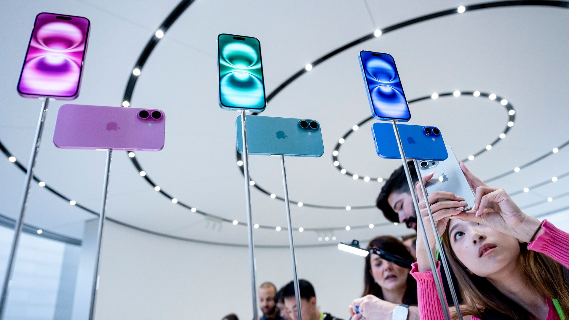 Apple iOS 18.4 Hadirkan Fitur AI Baru dan Perbaikan Aplikasi Foto