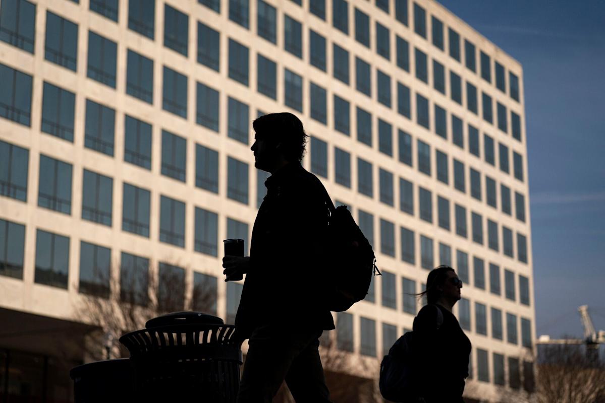 Dampak Tarif Impor dan Perlambatan Pasar Tenaga Kerja AS pada Ekonomi Global