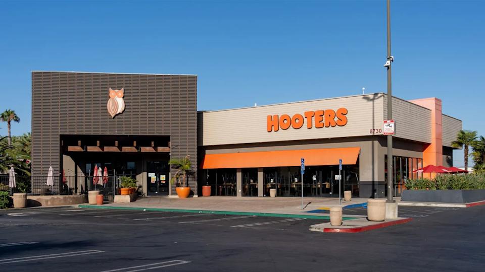 Hooters Ajukan Kebangkrutan untuk Bertransformasi Jadi Franchise Lengkap