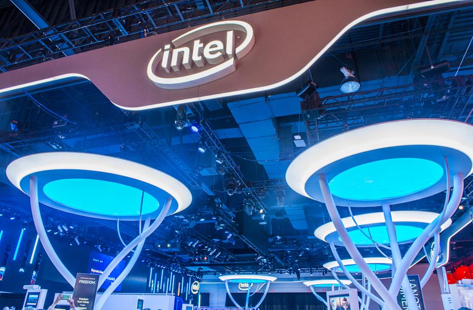 Intel Hadapi Tantangan Besar, Saham Turun karena CEO dan Regulasi AS