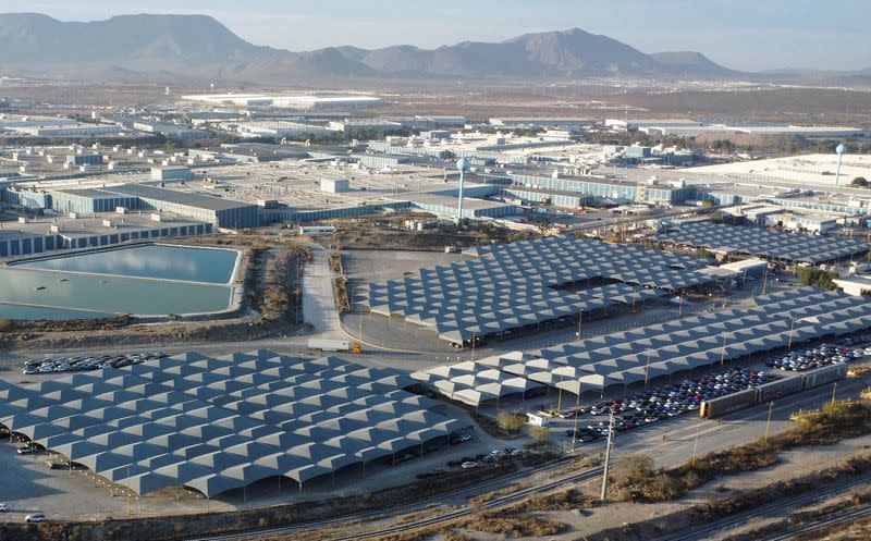 Tarif Balasan Trump: Dampak Besar bagi Mobil, Chip, dan E-Commerce AS