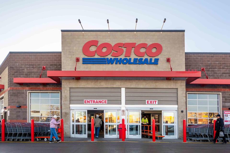 Tarif Baru Trump: Saham Konsumen Defensif Lebih Menjanjikan Dibanding Diskresioner