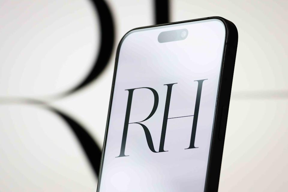 Saham RH Jatuh 40% Akibat Tarif Baru dan Laporan Pendapatan Mengecewakan