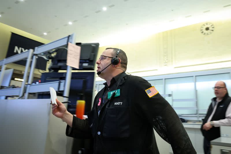 Dampak Tarif Trump: Resesi Global dan Kejatuhan Saham Teknologi Besar