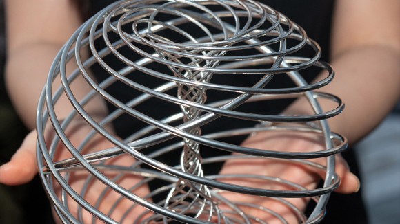 Lima Ilmuwan Raih Hadiah Besar atas Obat Penurun Berat Badan Revolusioner dan Kolaborasi Fisika CERN