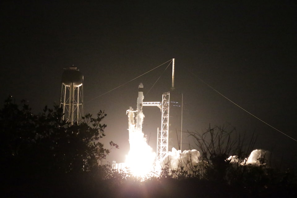 Empat Astronot Swasta Sukses Jalani Misi Orbit Polar Unik SpaceX