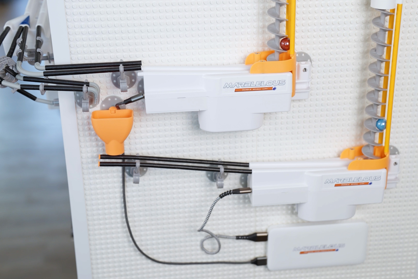 Marblelous: Mainan Marble Run Modern dengan Teknologi Wi-Fi dan Sensor Pintar