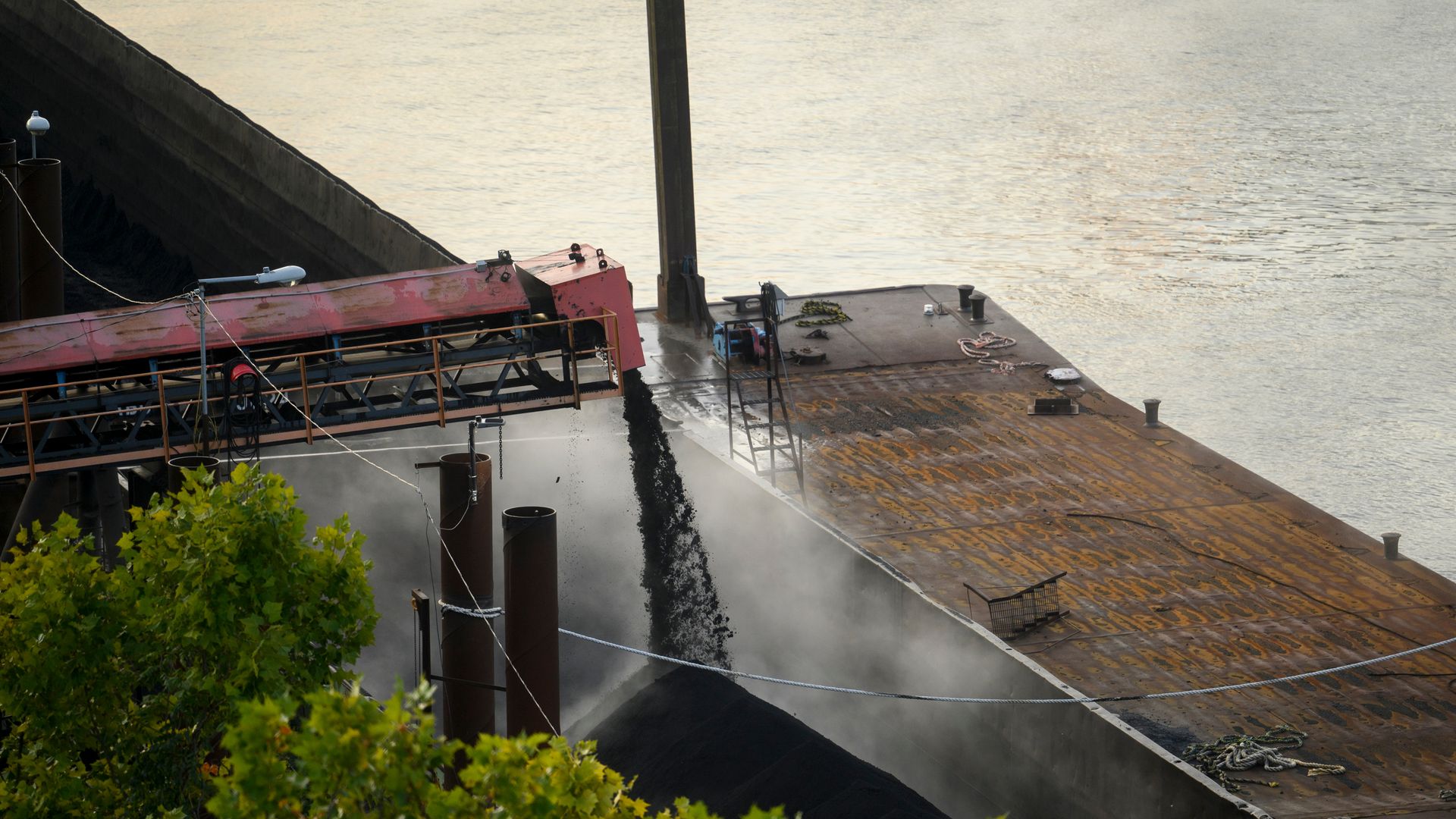 Trump Dorong Industri Batu Bara dengan Perintah Eksekutif untuk Penuhi Kebutuhan Energi AI