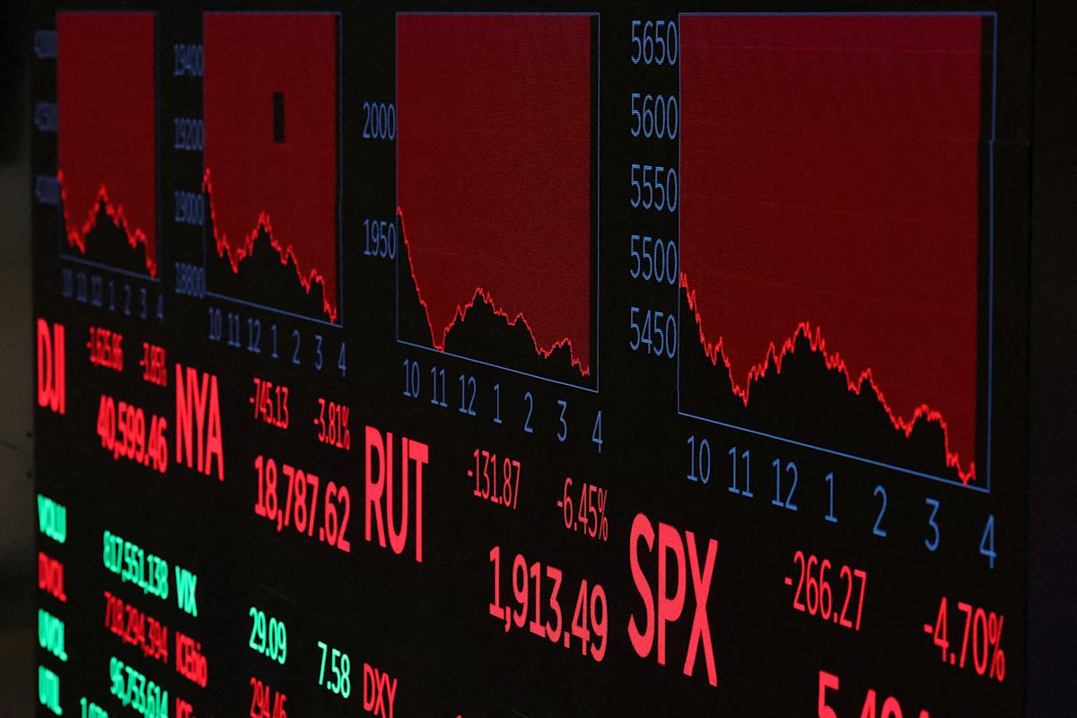 Investor Harus Waspada, Pasar Saham Jatuh Akibat Kebijakan Tarif Trump