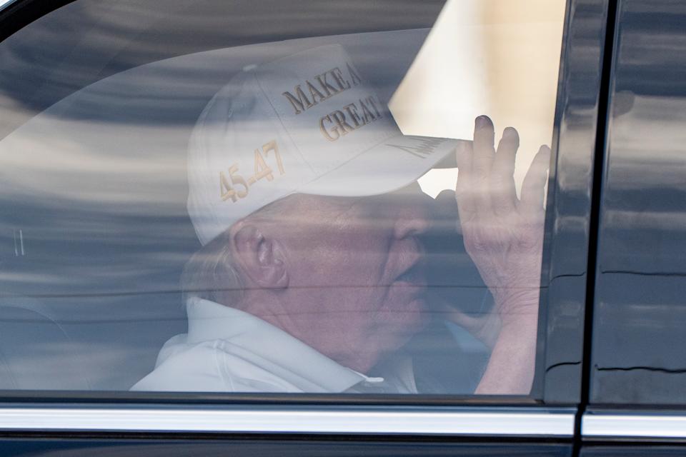 Strategi Tarik-Menarik Tarif Trump Dorong Pasar Saham AS Bergolak