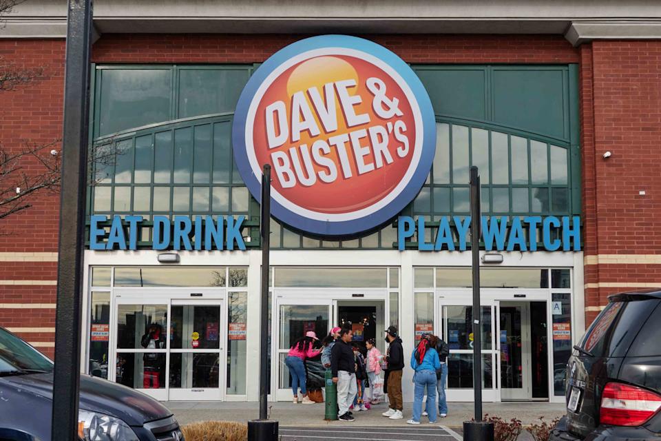 Dave & Buster's Berupaya Memperbaiki Kesalahan Manajemen Lama Setelah Penurunan Saham