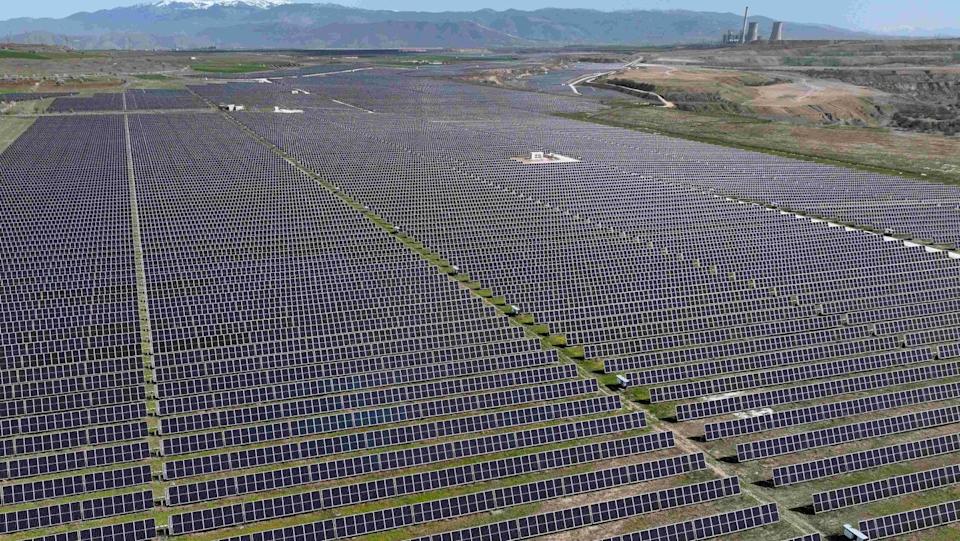 Meton Energy Investasi Rp7 Triliun Bangun Dua Pembangkit Listrik Tenaga Surya di Yunani