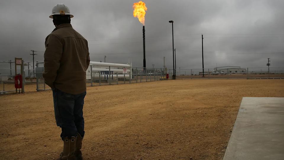 Lebih dari 25 Merek Besar Gunakan Plastik dari Fracking Minyak di Amerika