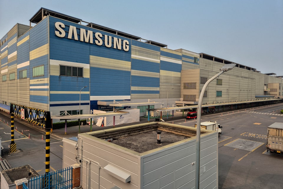 Samsung Hadapi Tantangan Tarif AS, Kini Pertimbangkan Produksi di Luar Vietnam