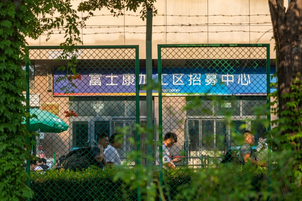 Tarif Baru AS Ganggu Perekrutan Foxconn di Pabrik iPhone Terbesar China