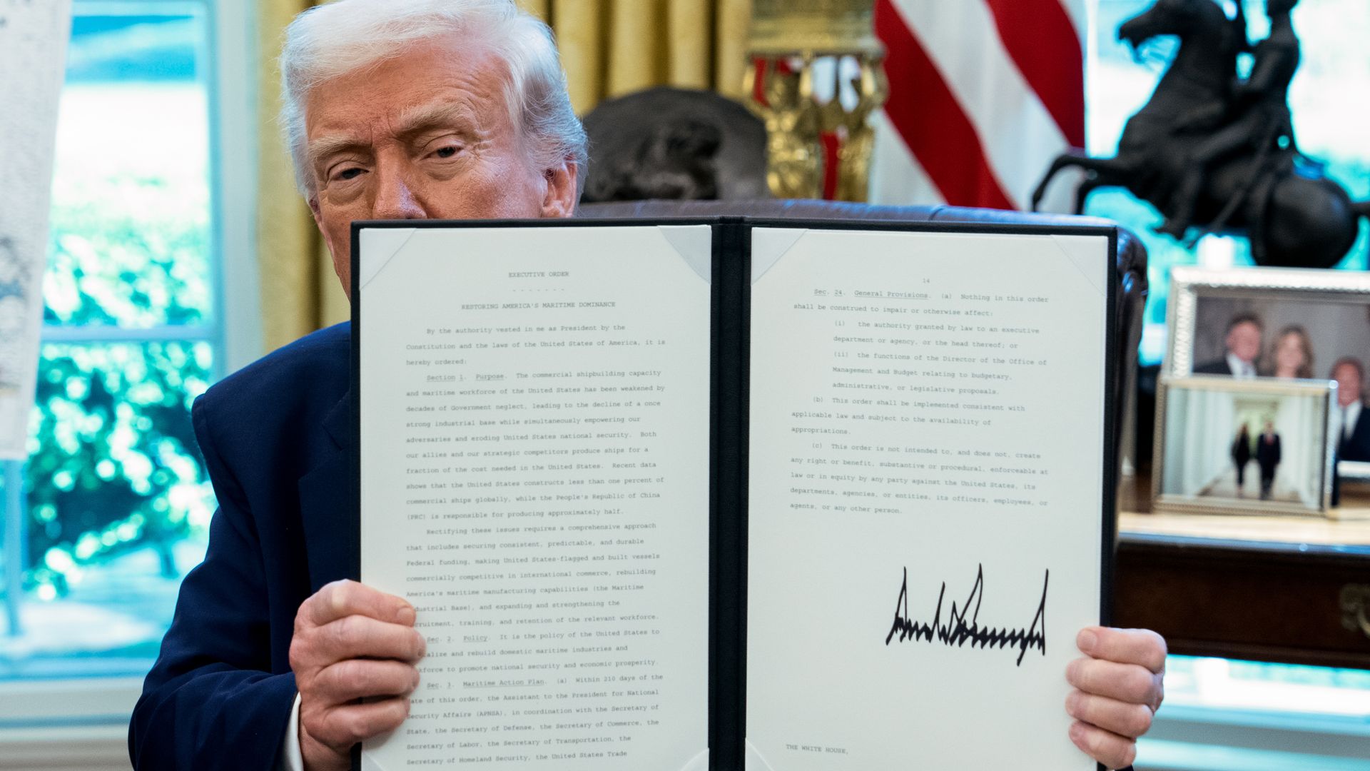 Trump Cabut Izin Keamanan Eks Pemimpin CISA dan Berlakukan Penyelidikan