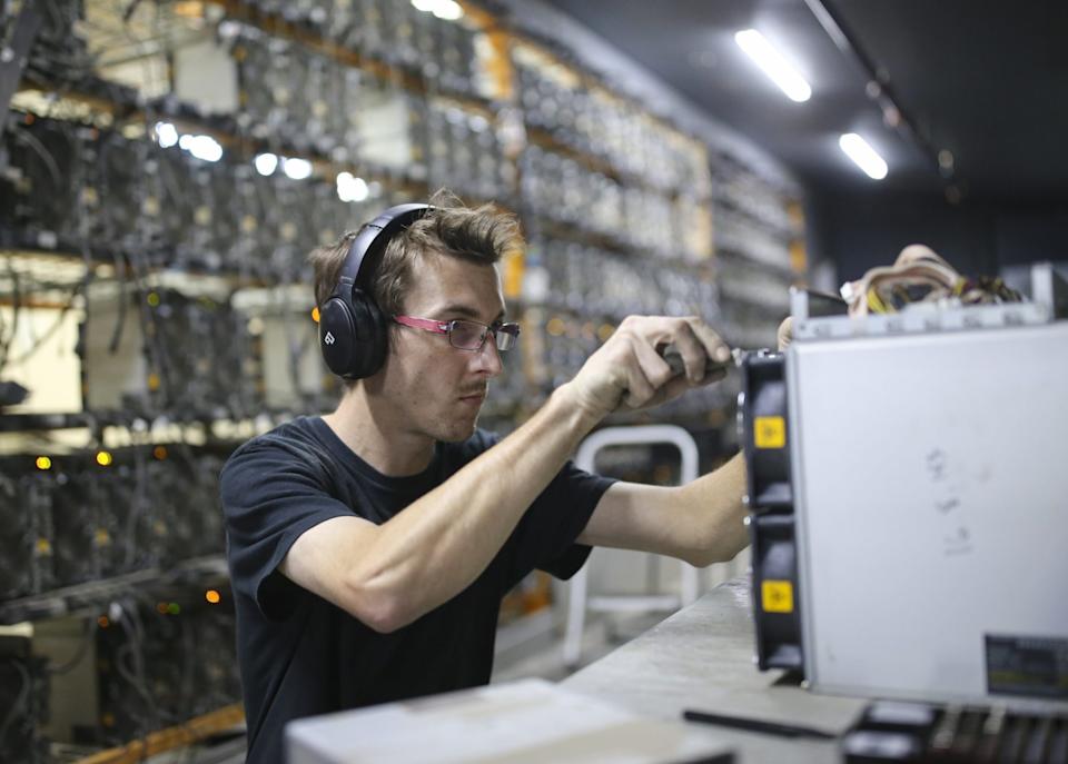 Dampak Tarif Tinggi Trump pada Mesin Penambangan Bitcoin di Amerika Serikat