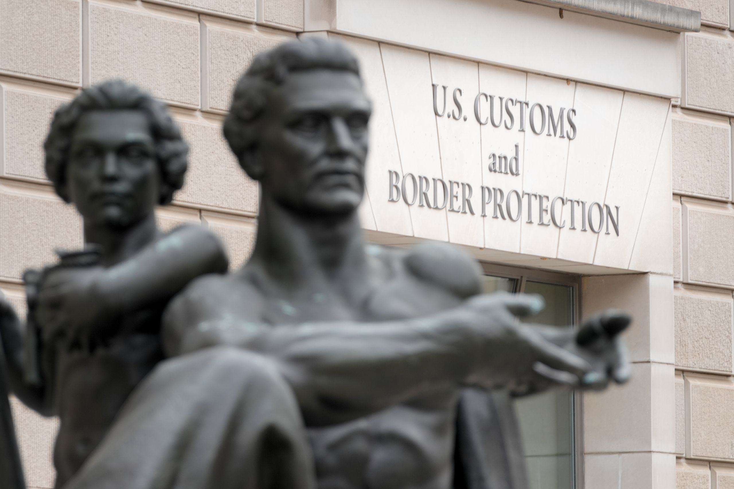 Kebijakan Baru DHS: Penghentian Parole Menimbulkan Kebingungan dan Ketakutan Imigran