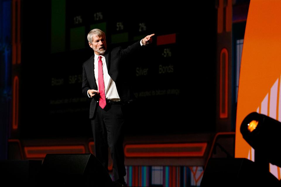 MicroStrategy Raih Keuntungan Besar Dengan Strategi Besar Beli Bitcoin