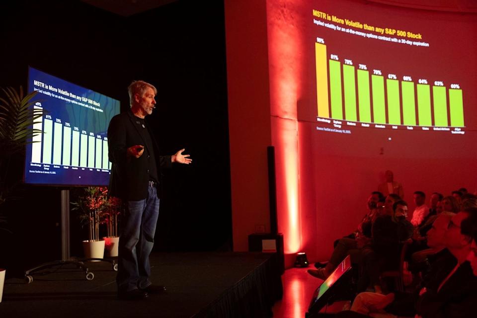 Michael Saylor dan MicroStrategy: Membeli Bitcoin Layaknya Investasi di Manhattan