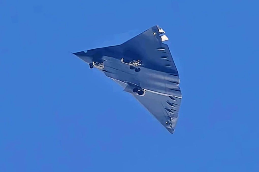 Insinyur Chengdu Kembangkan Sistem Presisi Tinggi untuk Mendarat Pesawat Siluman di Kapal Induk