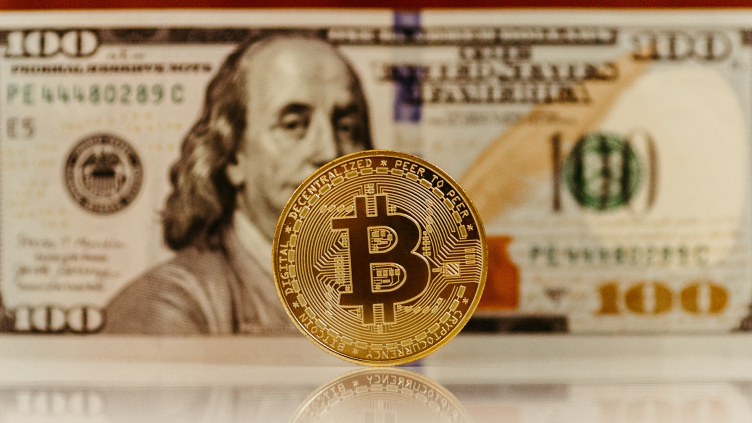 Bitcoin Melonjak Saat Dolar AS Melemah Akibat Ketegangan Politik Federal Reserve