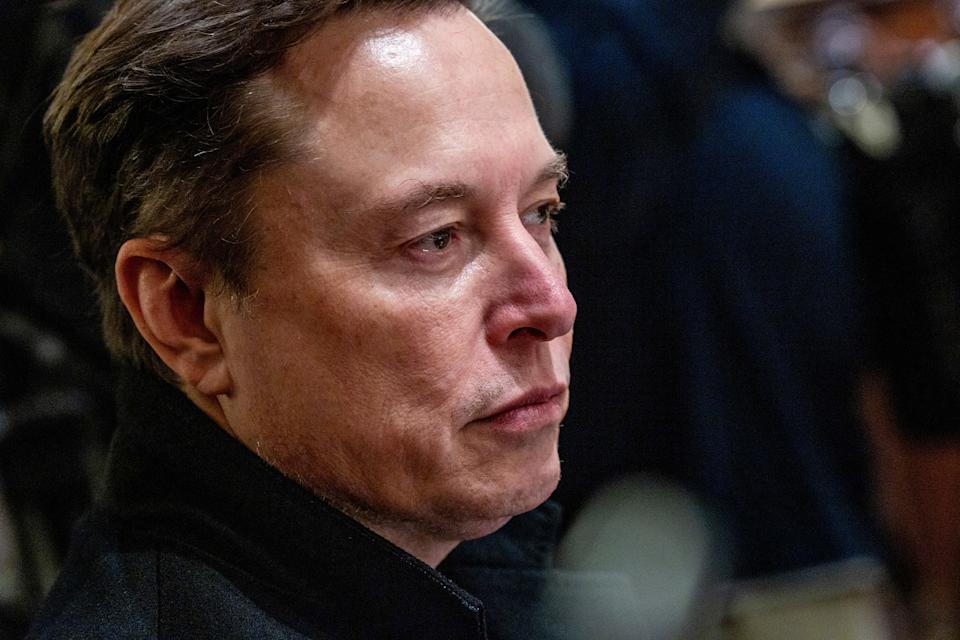 Elon Musk dan Tesla Hadapi Persimpangan Penting: Bisnis atau Politik?