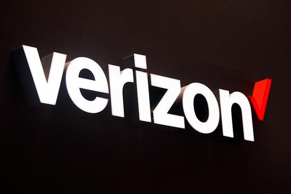 Verizon Kehilangan Pelanggan Karena Pemotongan Anggaran Pemerintah dan Tekanan Kebijakan
