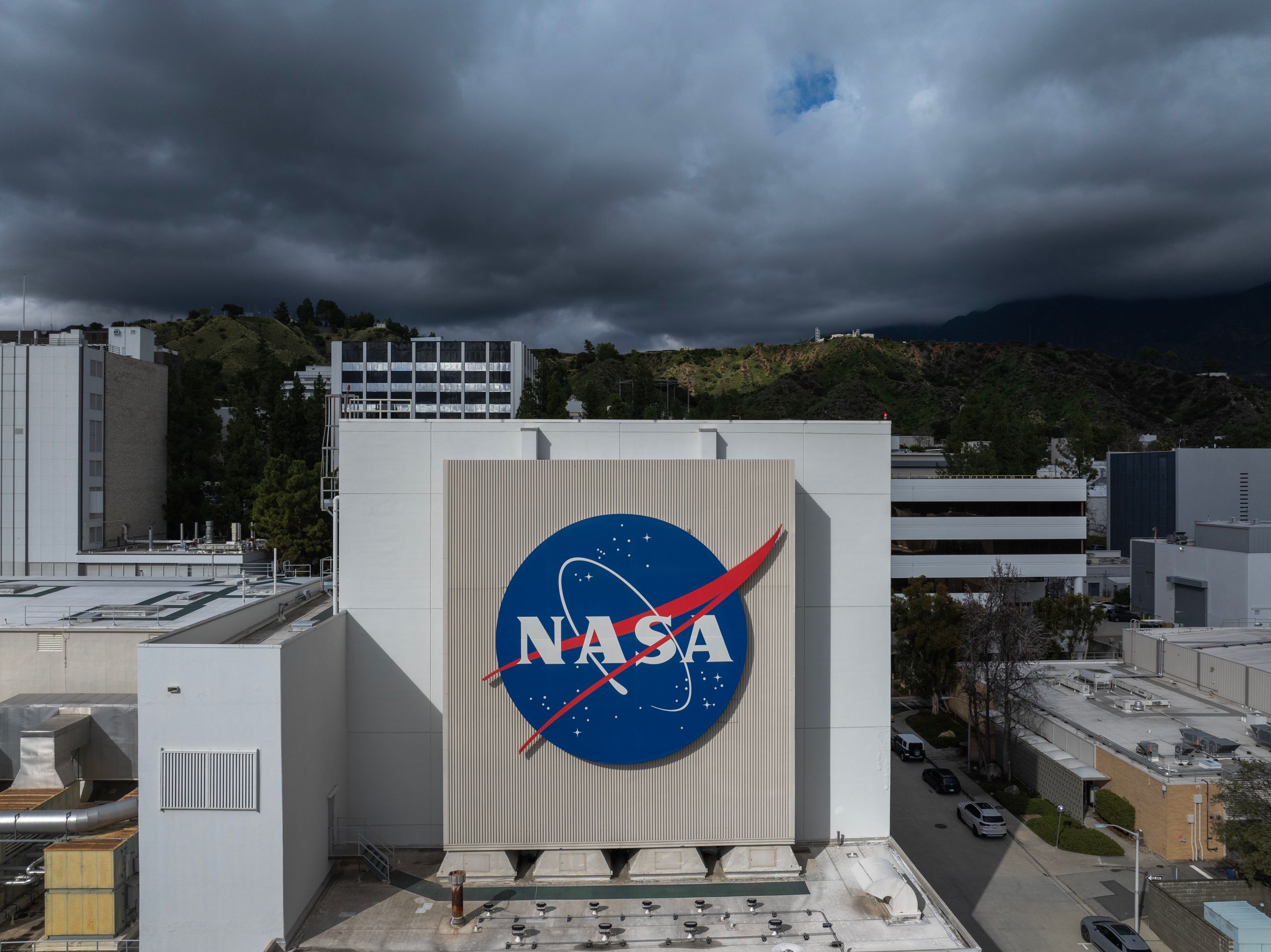 Potongan Anggaran NASA 50% Bisa Hentikan Misi Penting dan Tutup Pusat Riset