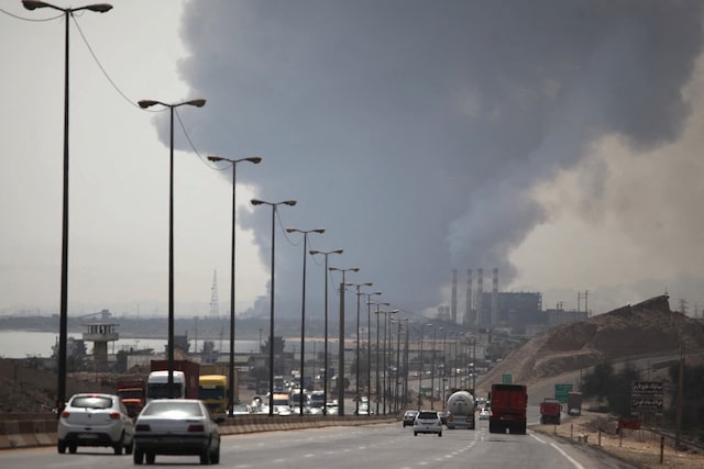 Ledakan Besar di Pelabuhan Bandar Abbas Iran: Penyimpanan Bahan Kimia Jadi Tersangka