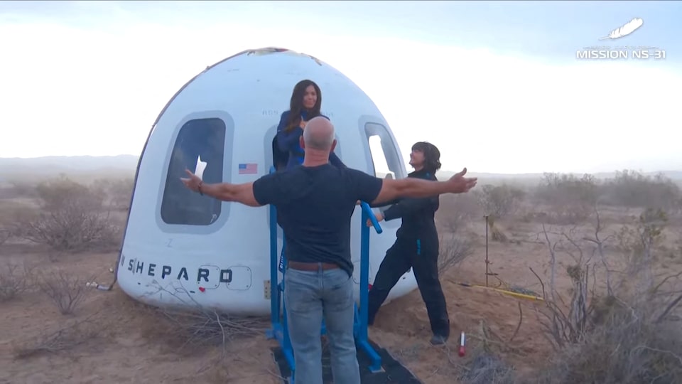 Kru Wanita Lengkap Meluncur ke Luar Angkasa, Awal Baru Wisata Antariksa