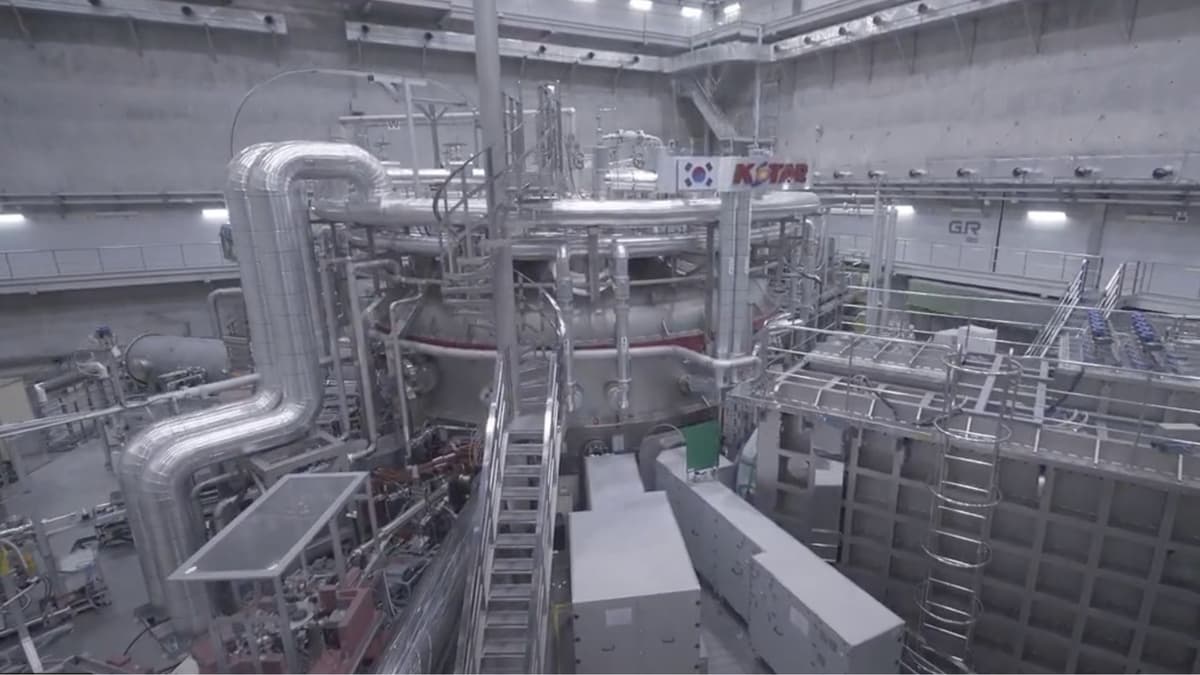 Terobosan Algoritma Deteksi Tumbukan Partikel 15 Kali Lebih Cepat untuk Reaktor Fusi