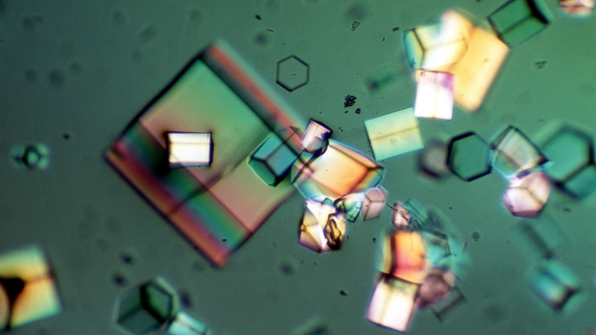 AI Membantu Memecahkan Struktur Atom Nanokristal yang Sulit Diungkap