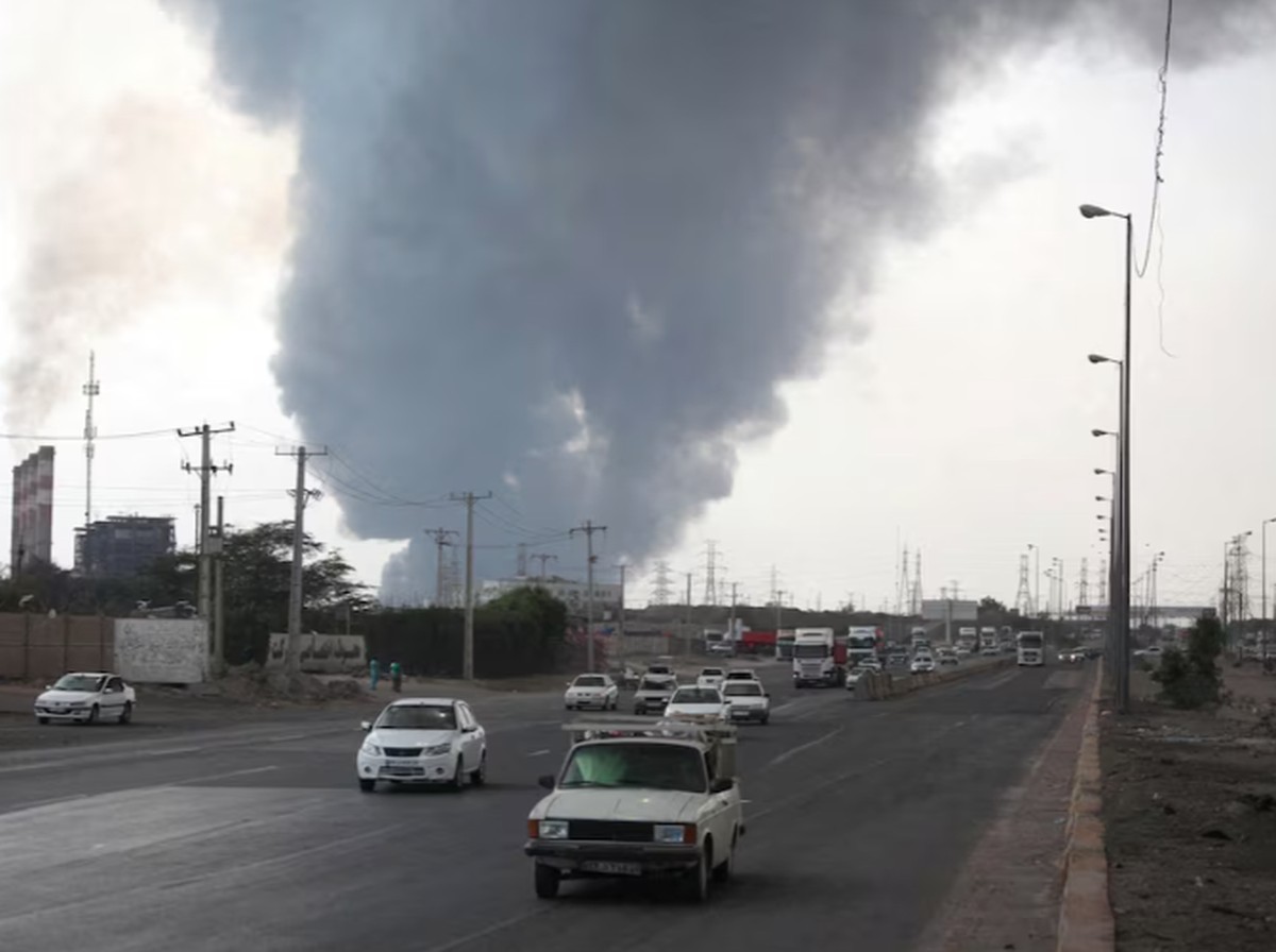 Ledakan dan Serangan Siber Besar di Bandar Abbas, Iran Hadapi Ancaman Israel